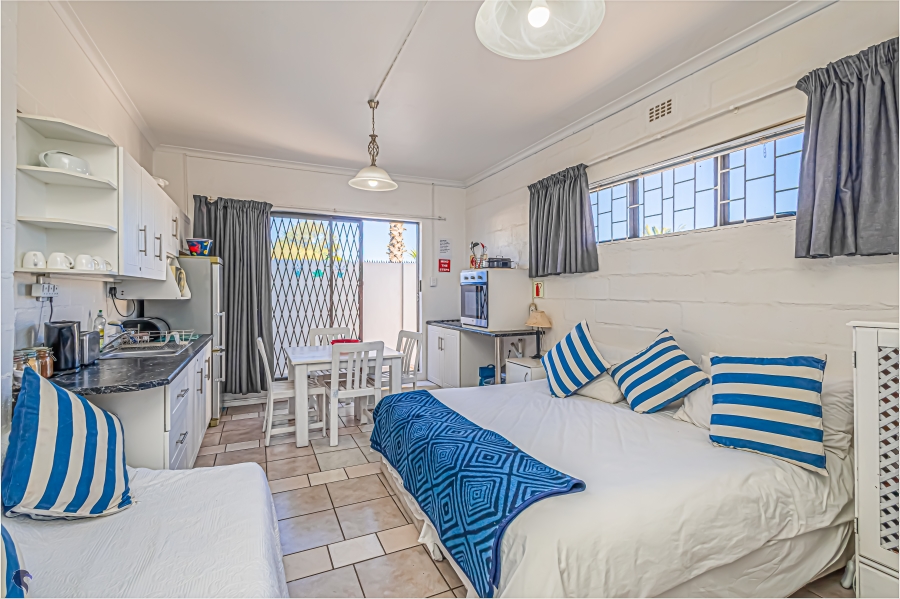 8 Bedroom Property for Sale in Country Club Western Cape